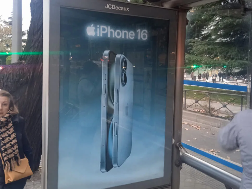 Apple iPhone 16 night placement